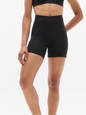 Athleta Intuition 5” Shorts
Size: XS
Color: Black